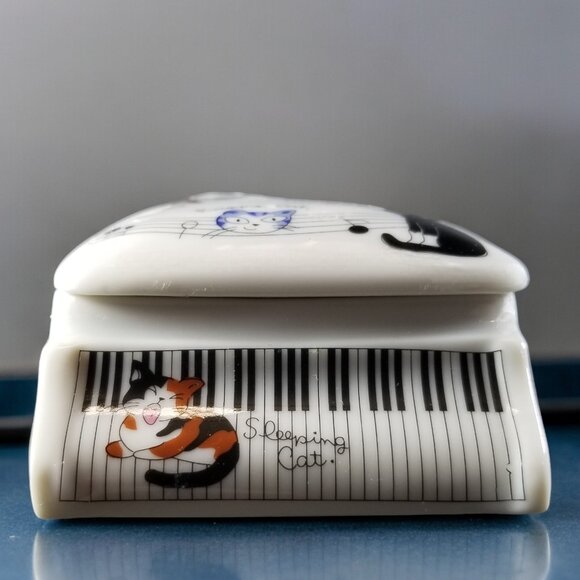 Cat's World Piano Trinket Box. Kitty Poses & Music Notes AKEMI TAKAGI Japan - Picture 2 of 15